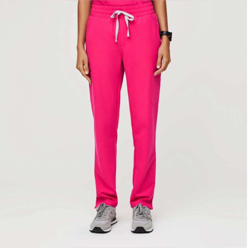 FIGS ➕ High Waisted - Petite Skinny Scrub Pants